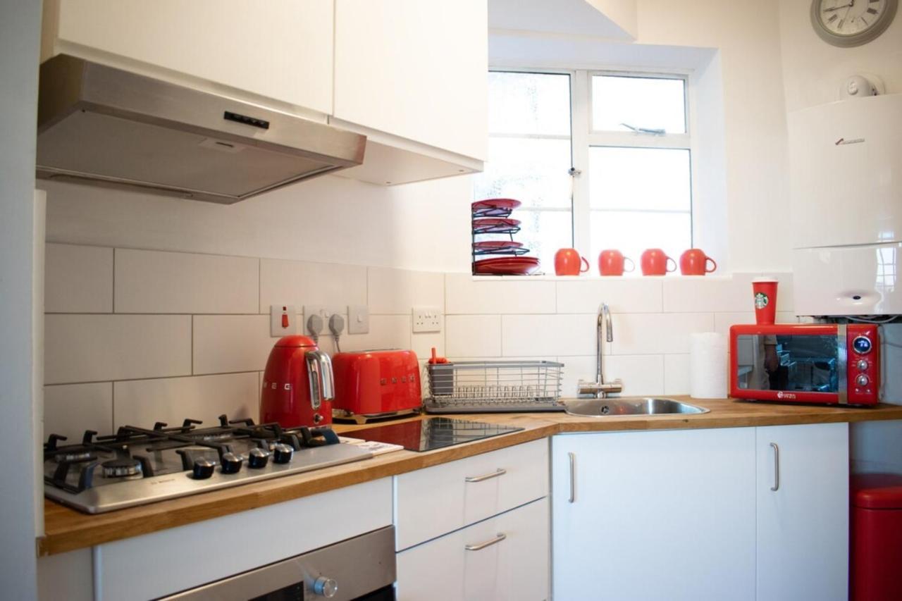 Beautifully Decorated Contemporary 2 Bedroom Flat London Exterior foto