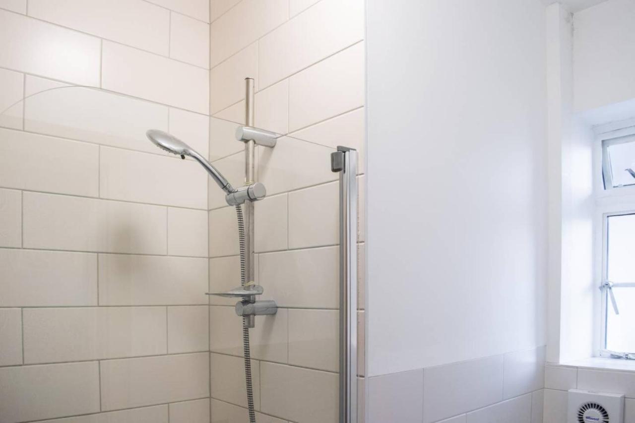 Beautifully Decorated Contemporary 2 Bedroom Flat London Exterior foto